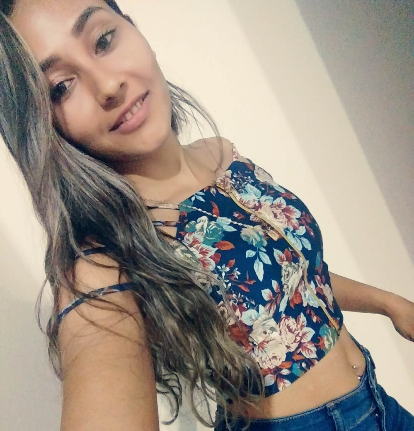 Loira mostrando o peitinho #0lqQkdnF