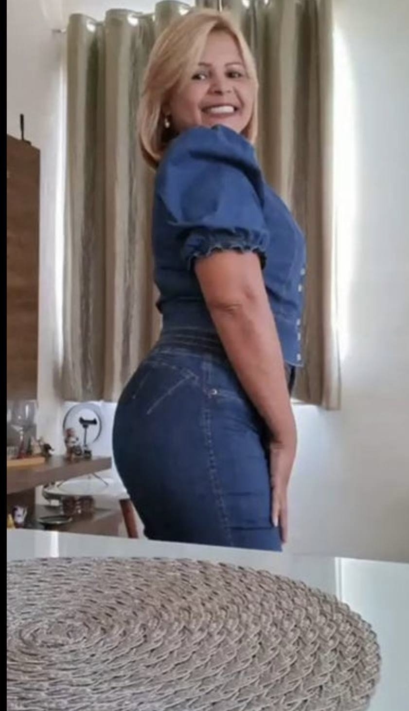 Coroa loirinha mamou e disse que adora deixar o pau do negão molhado 🍆😈 #0pRcg1sY