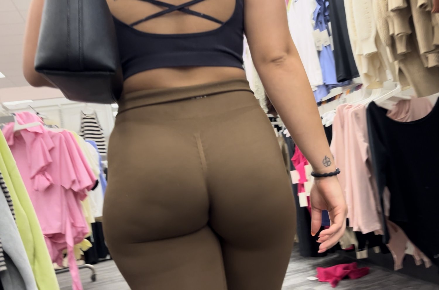 Candid Latina ass up close #0vXdeLhu