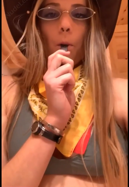 Vaping Hot Hippie Rave Skank from San Diego #1ObOmF0E