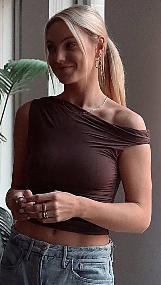 Slutty blonde girlfriend sucks a BBC #2m0tl4Nb