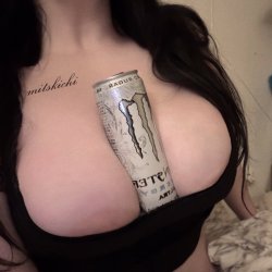 <3