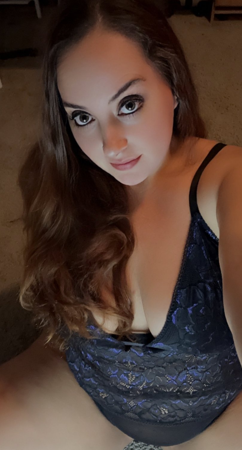 Thick slut craves attention #2rcv5wrz