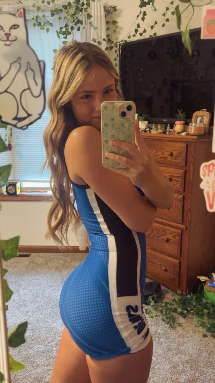 This teen cute loves to tease her body online #2w4XgLpi
