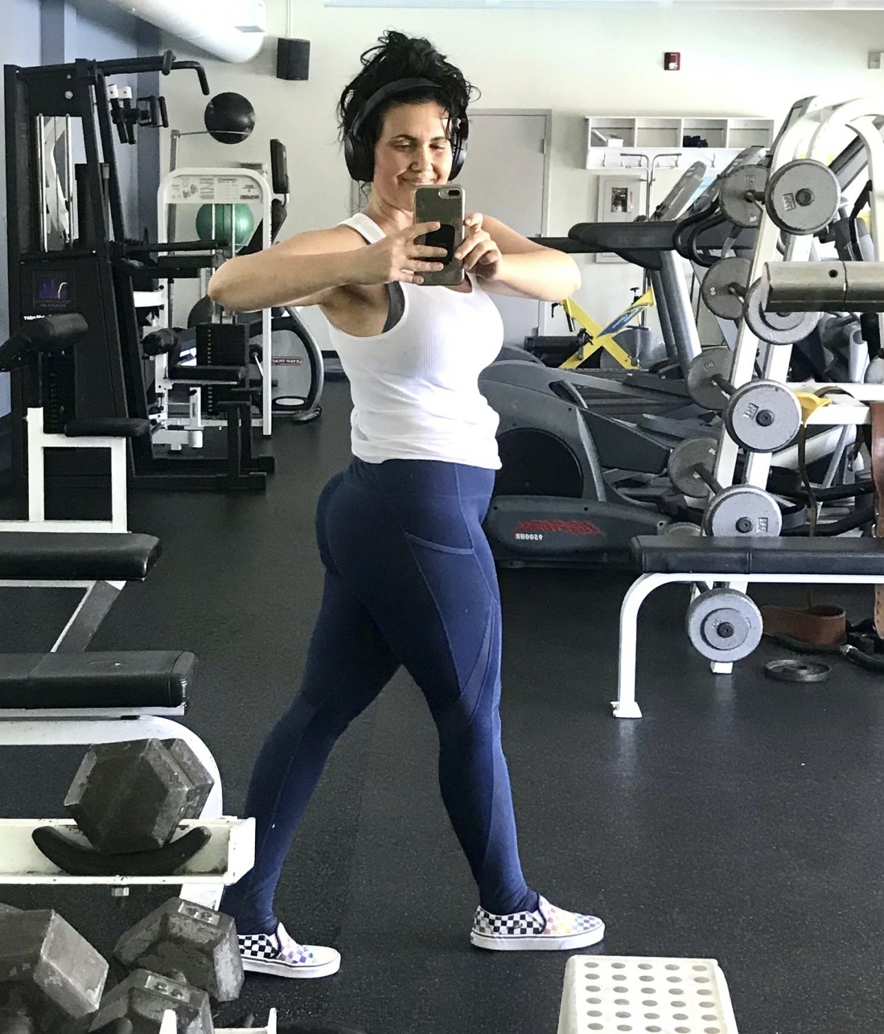 3aklibf4 Best Friends mom in sports bras and yoga pants #3AkLIbF4