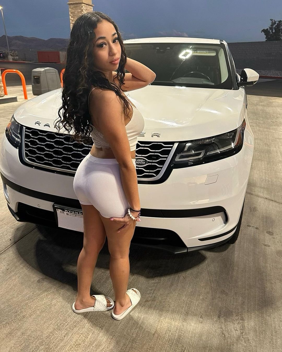 Thick Latina #3U3GxRRQ
