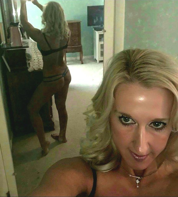 Blonde cougar #3y4NOd5y