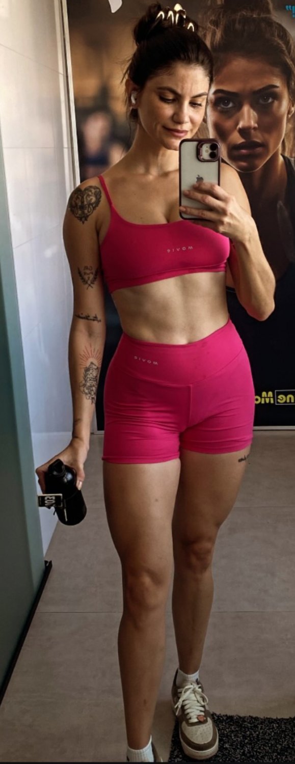 Corno quer deixar sua esposa  famosa e desejada por todos. #3YACNThK