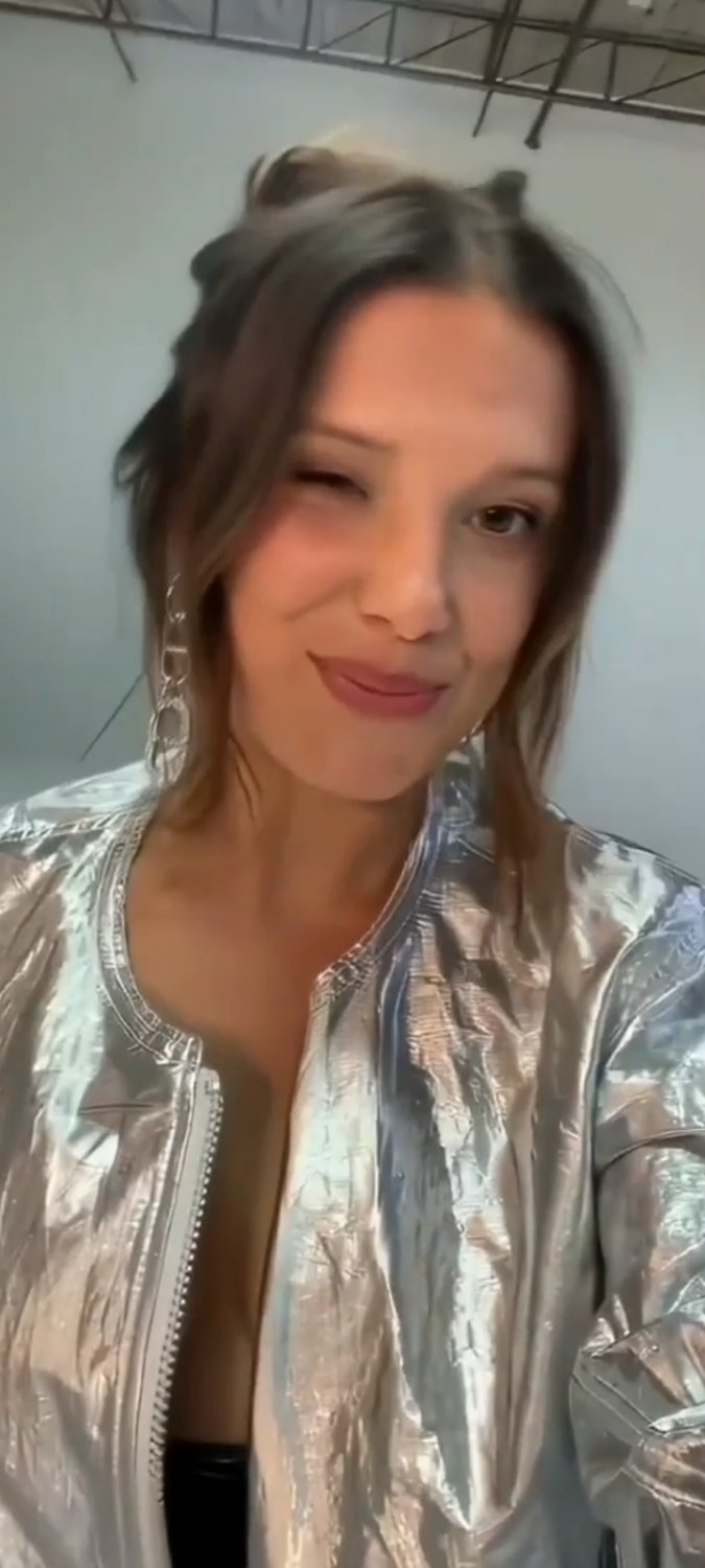 4fqcitos Finalmente ela fez ensaios sexuais ou filme porno.eu não tô acreditando que esse dia chegou #4FqCITOS