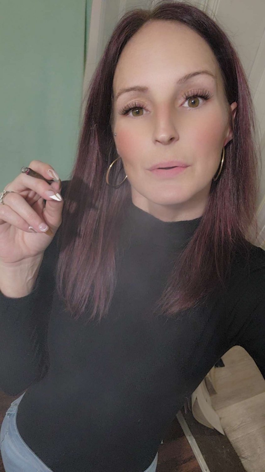 Smoken HotWife #4Hx1eu6e
