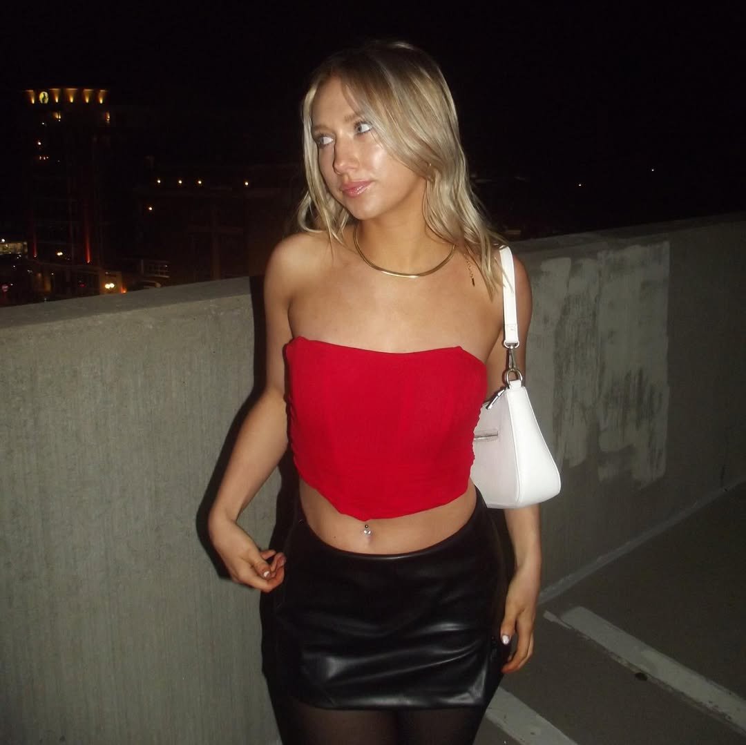Hot Blonde Shared Girlfriend #4PsojMzN