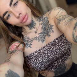 Ebony tits