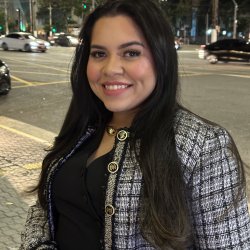 Alguém conhece essa puta linda? Repostem essa vadia