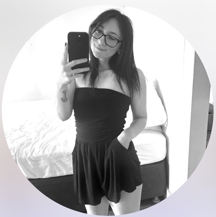 Happy Mother's Day to this slutty MILF Renae. Adorable fuckable face and a thick ass.😏🥵😘 #4WaKzFSm
