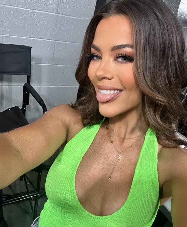 I wonder if Jackie Redmond knows thousands of guys beat off to her when she’s on tv #4XQzRlaZ