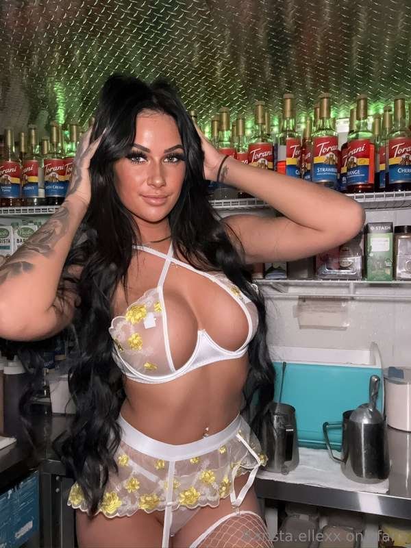 ☕Barista Monique #59C9V1Wt