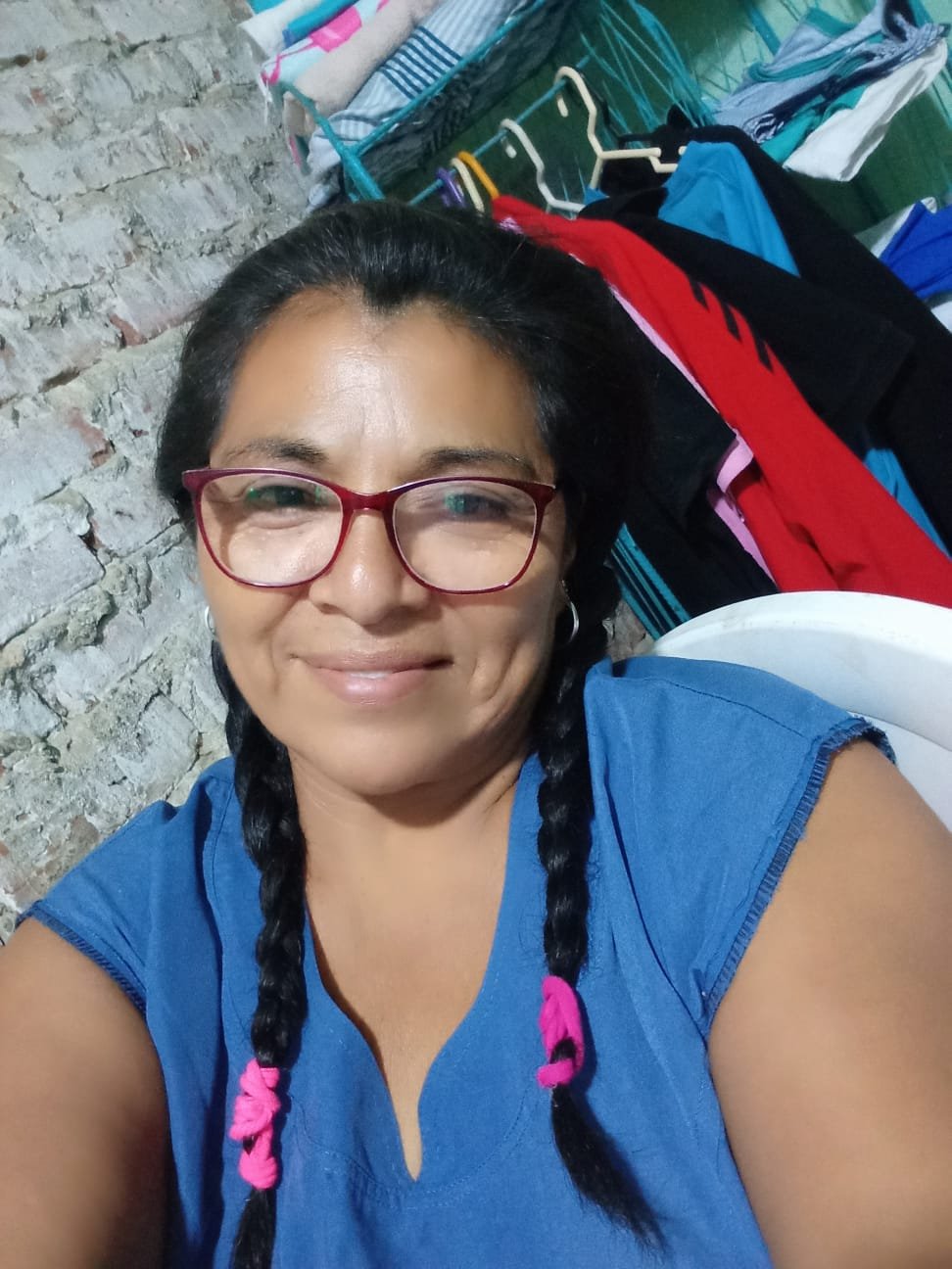 LE Ofrezco DINERO A LA MAMÁ DE MI AMIGO PARA REVENTARLE EL SAPO 💵💵.. ENORMES TETAS DE MILF MORENA #5cLXbnMe