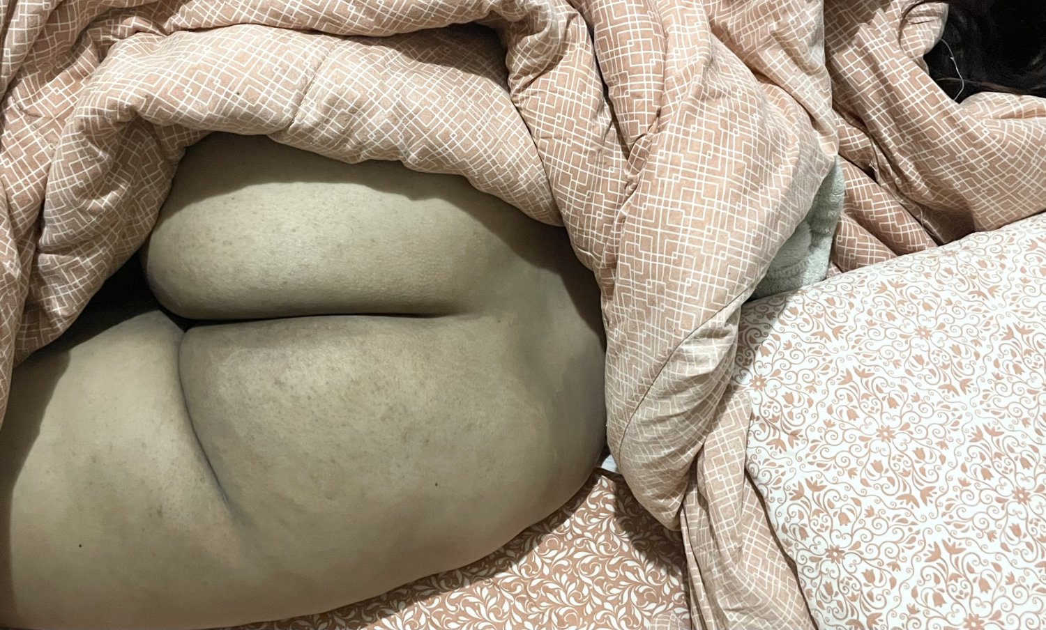 Wife nude in bed (let’s get 100 likes and 10 comments) #5HyqVK6g