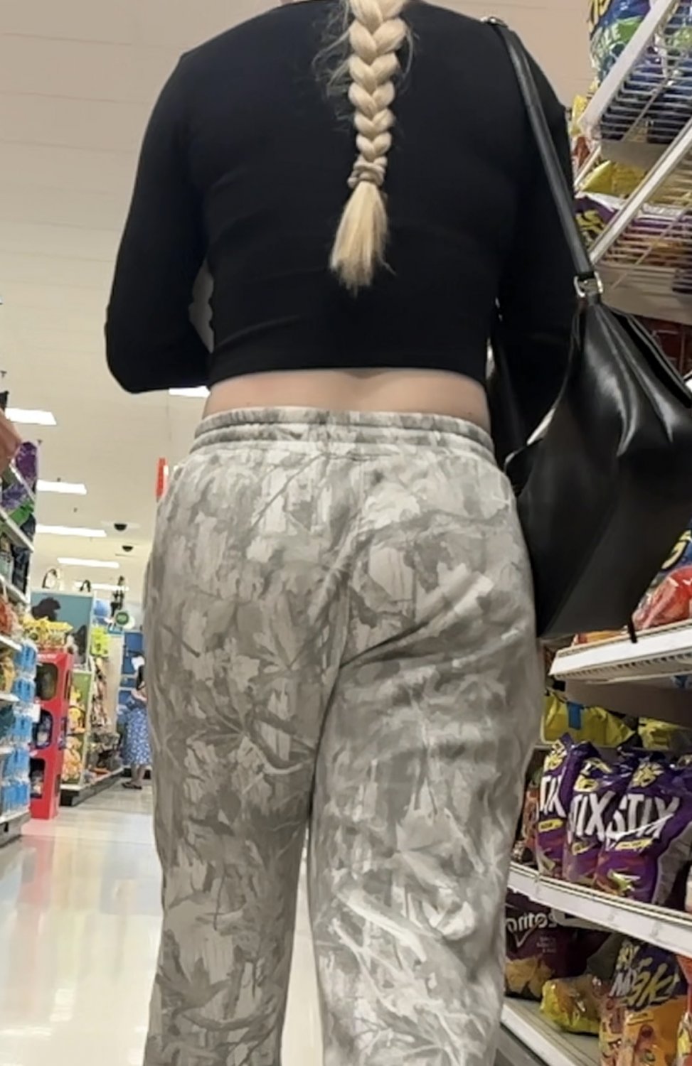 Candid booty in camo sweatpants #5p5fG9qq