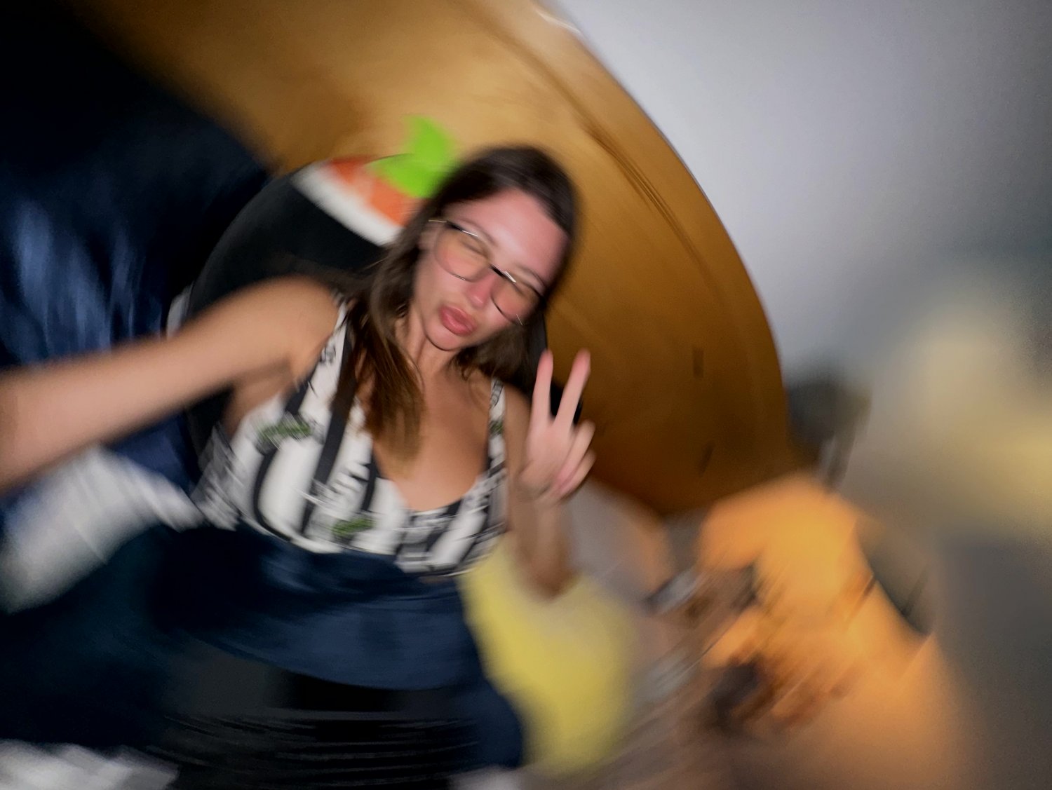 Just a slut and her ridiculous selfie #5QIY3gMn