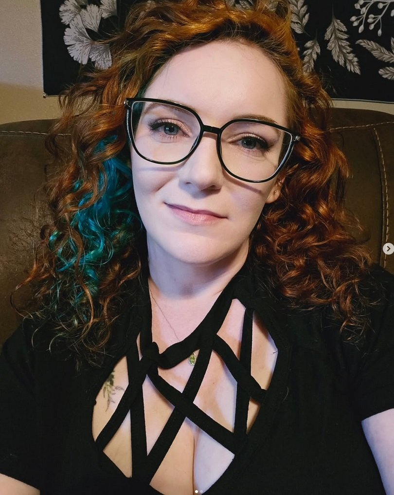 Nerdy redhead with big boobs #5ZLLMAp6