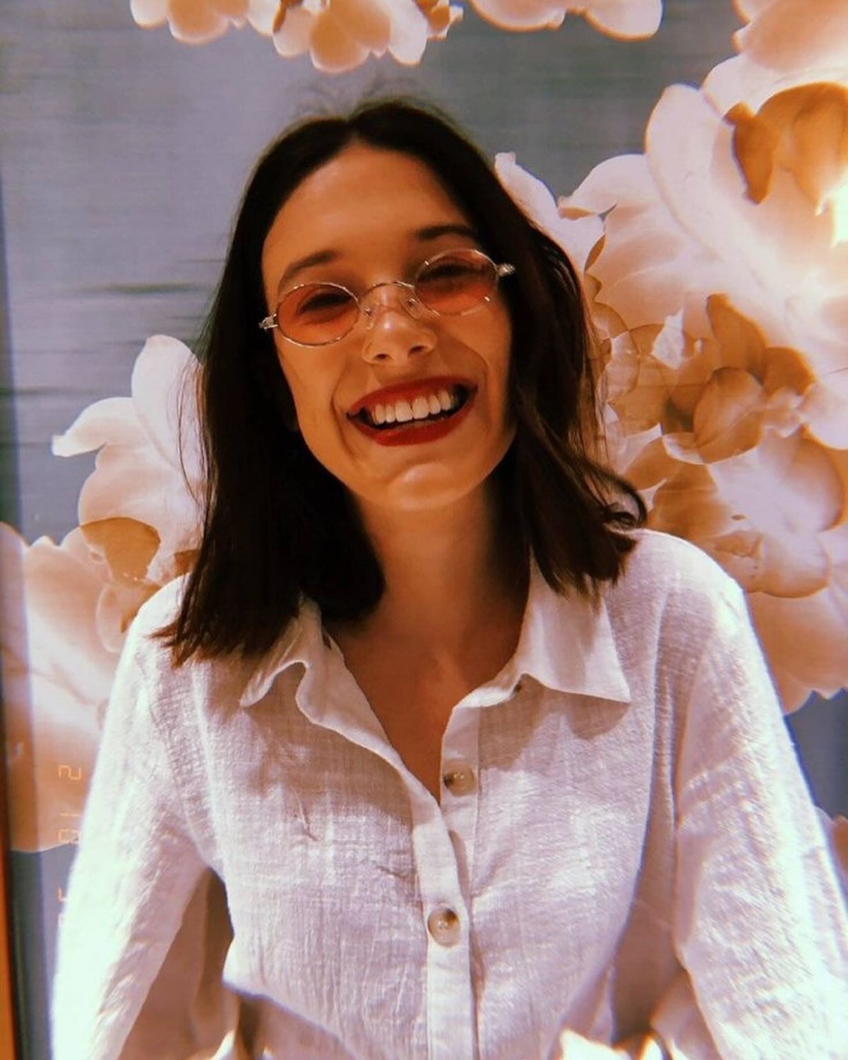 Mille Bobby brown feliz que vai aparecer em todos sites porno #6A0sDLKC