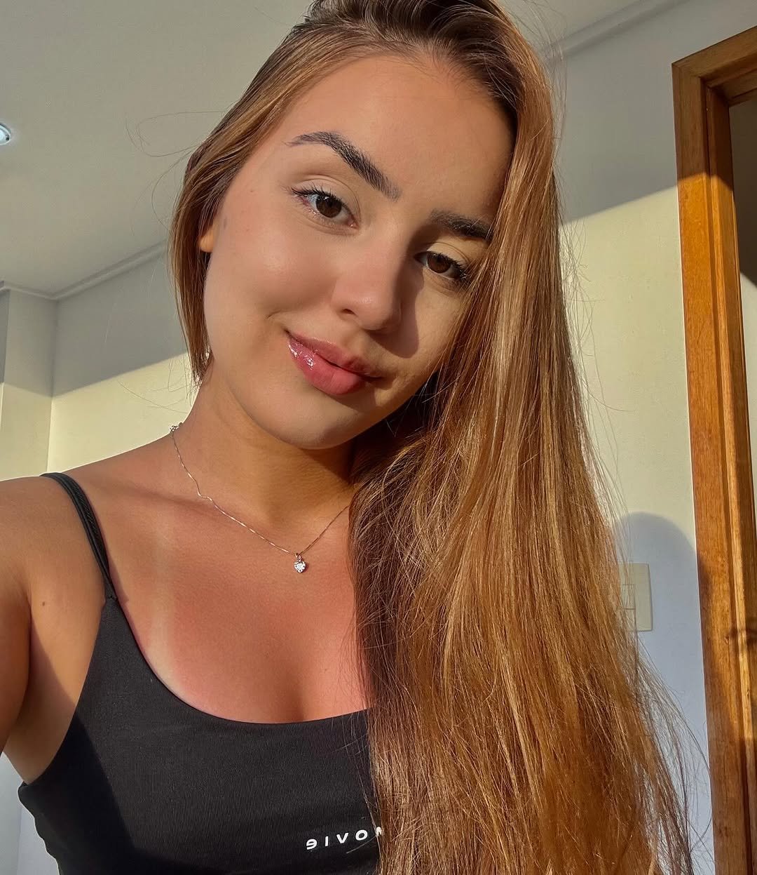 A suavidade do pôr do sol me lembra que a beleza está nos detalhes ☀️✨🦋(JPG) #6djJswJc