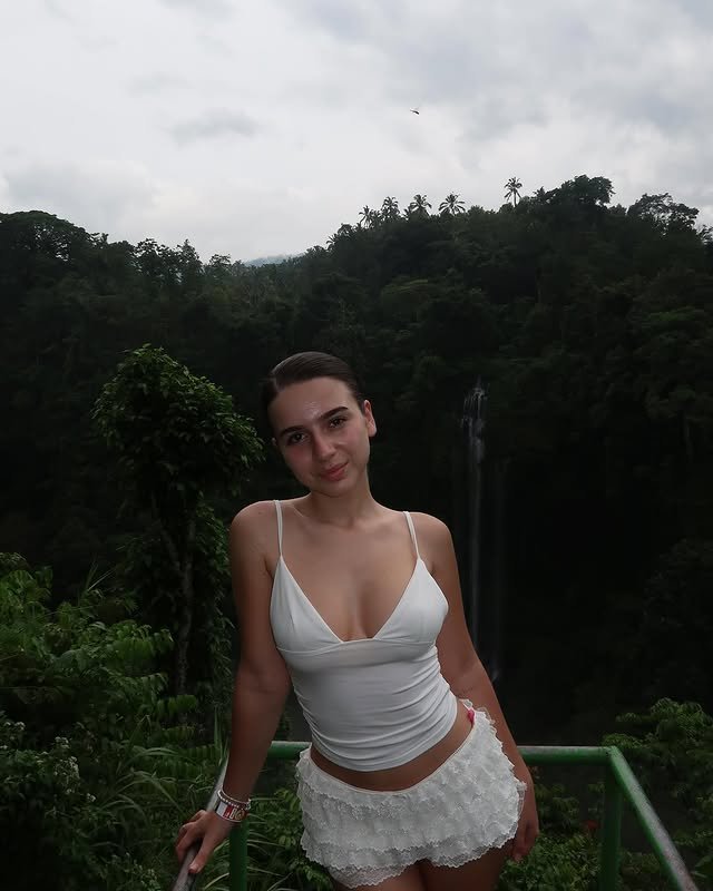 Lucia Correa #6kUTShQU