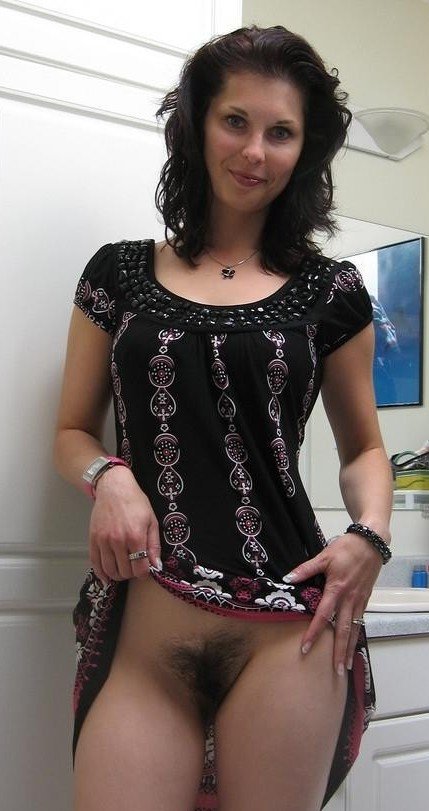 Sexy brunette MILF shows off her hairy pussy #6VoWmwZE