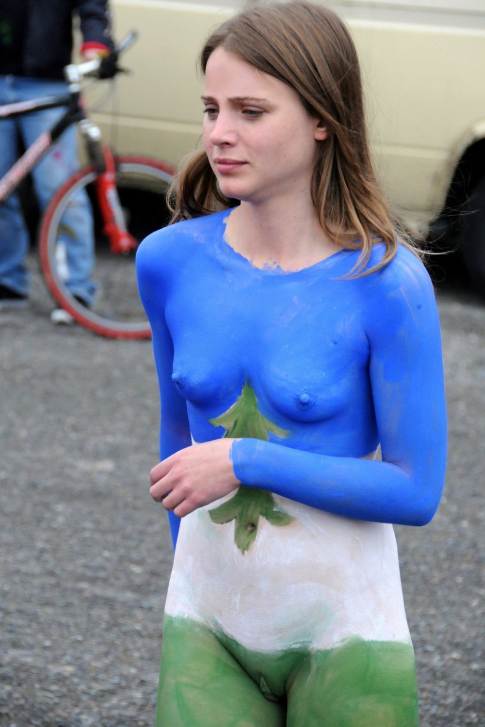 Nudist girls doing body paint in public #73JjeI20