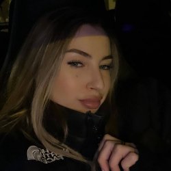 Rubia argentina muy puta se toca y toma lechita