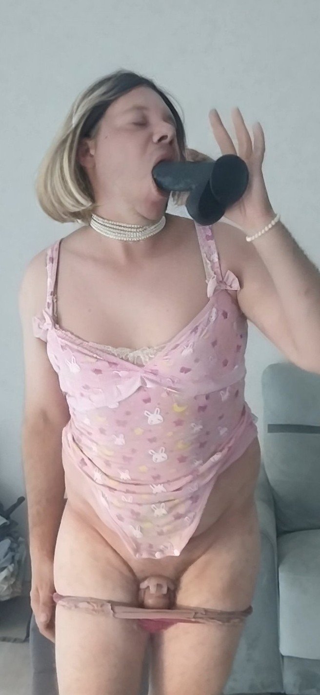 Sissy sophie in France. No contacts as of yet #7My8CDQk