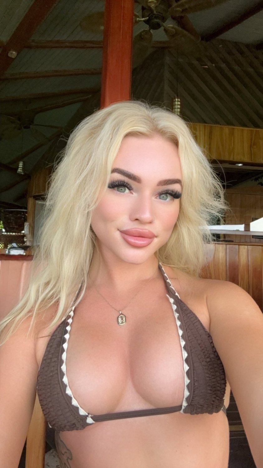 sexy blonde #7pInbOSK