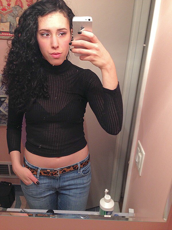 sharing creepshots of this cheating whore on disc miketea90#5070 #806XzuB3