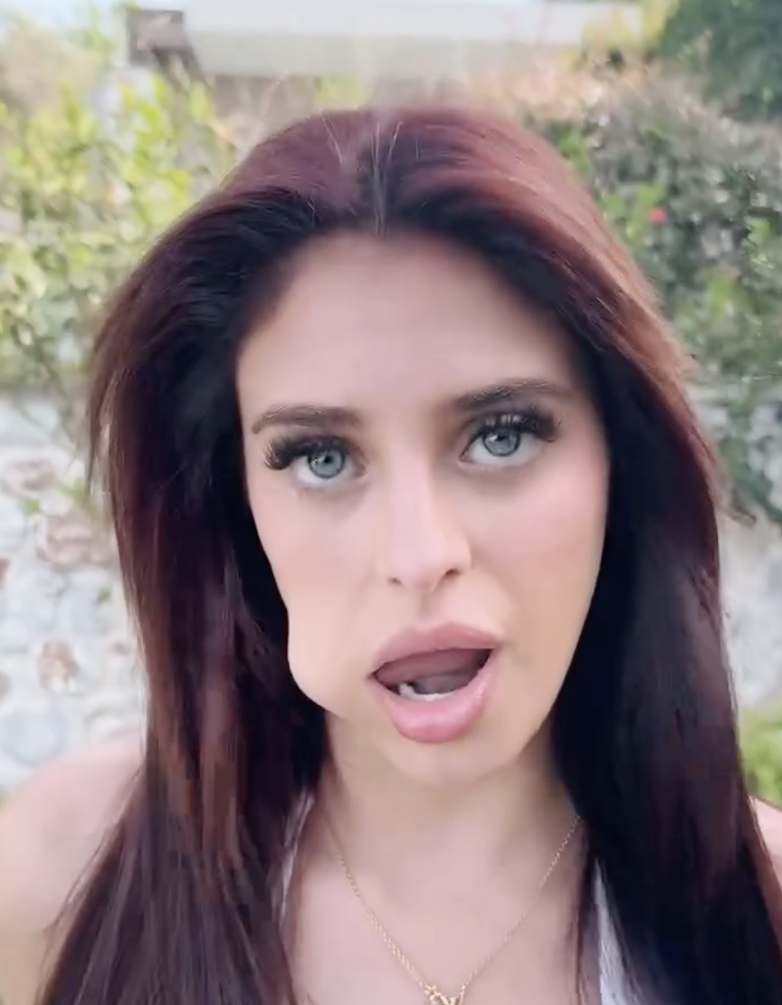 Amazing face needs sucking cocks right now #8F47RniK
