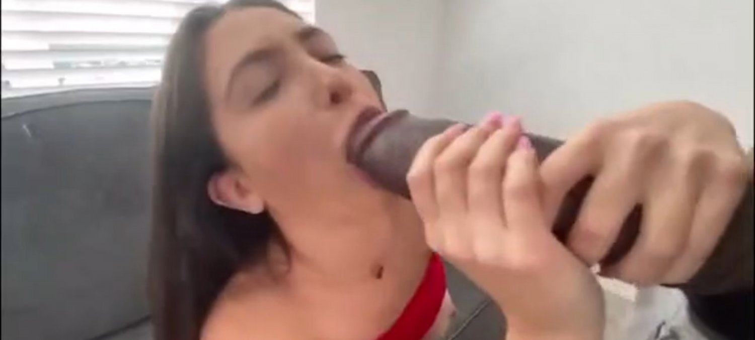 Cute brunette can really handle a big one in her ass #8HqKwk8T