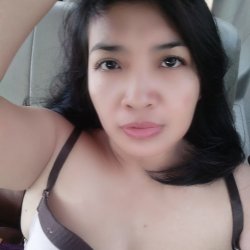Indonésia mostrando o peito