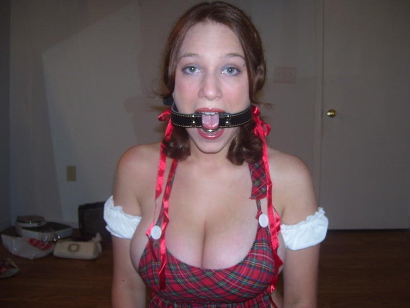 Submissive Redhead with massive jugs poses with her ball gag #8SweXhGq