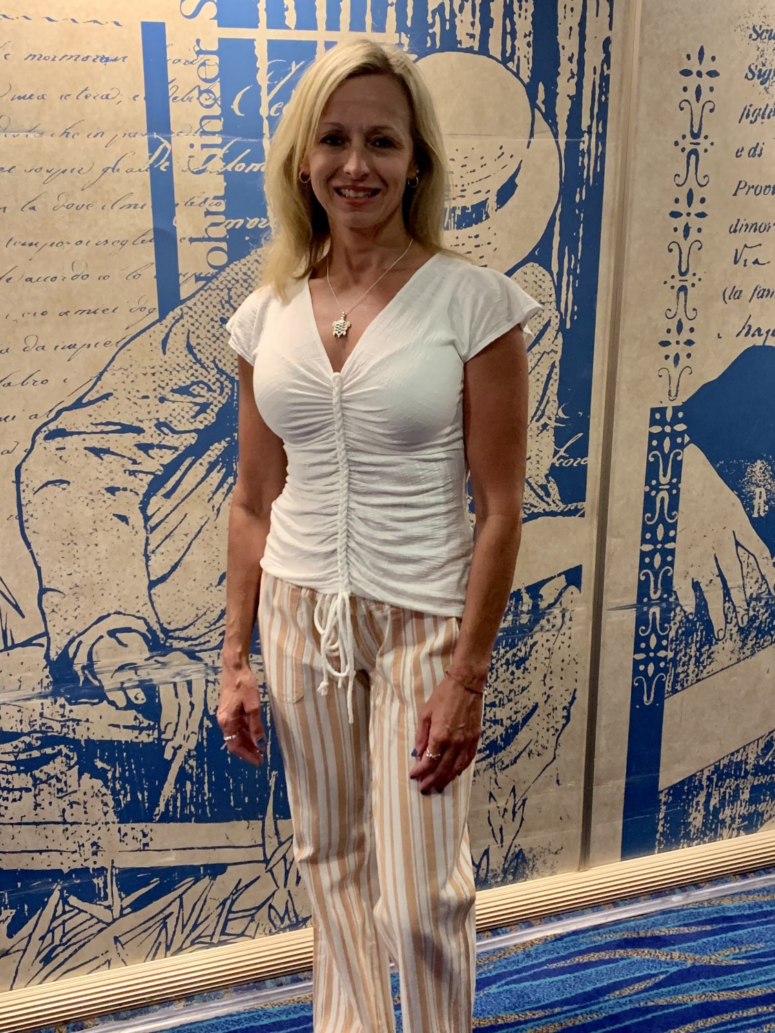 Blonde MILF Jennifer #8ucfrtEH