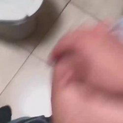 Rapidinha no banheiro