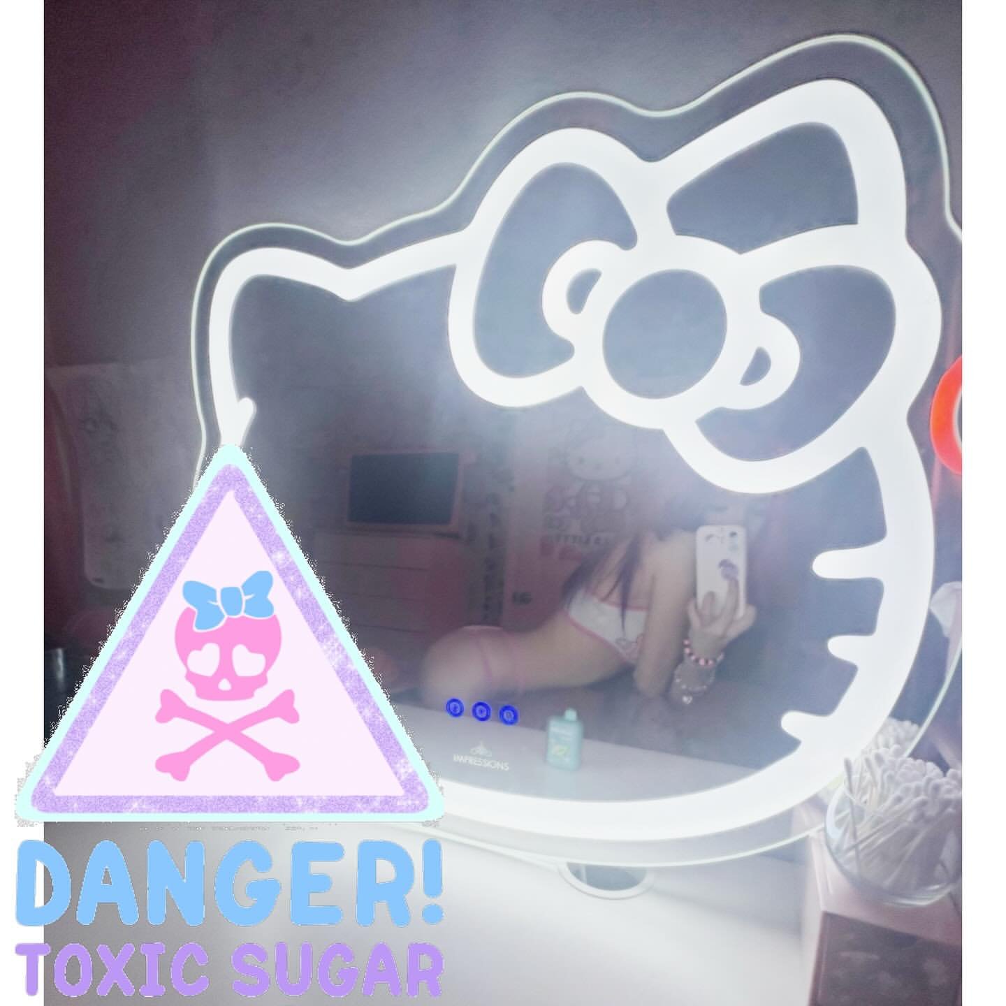 Cute emo teen likes to tease her body #9GgmVGDd