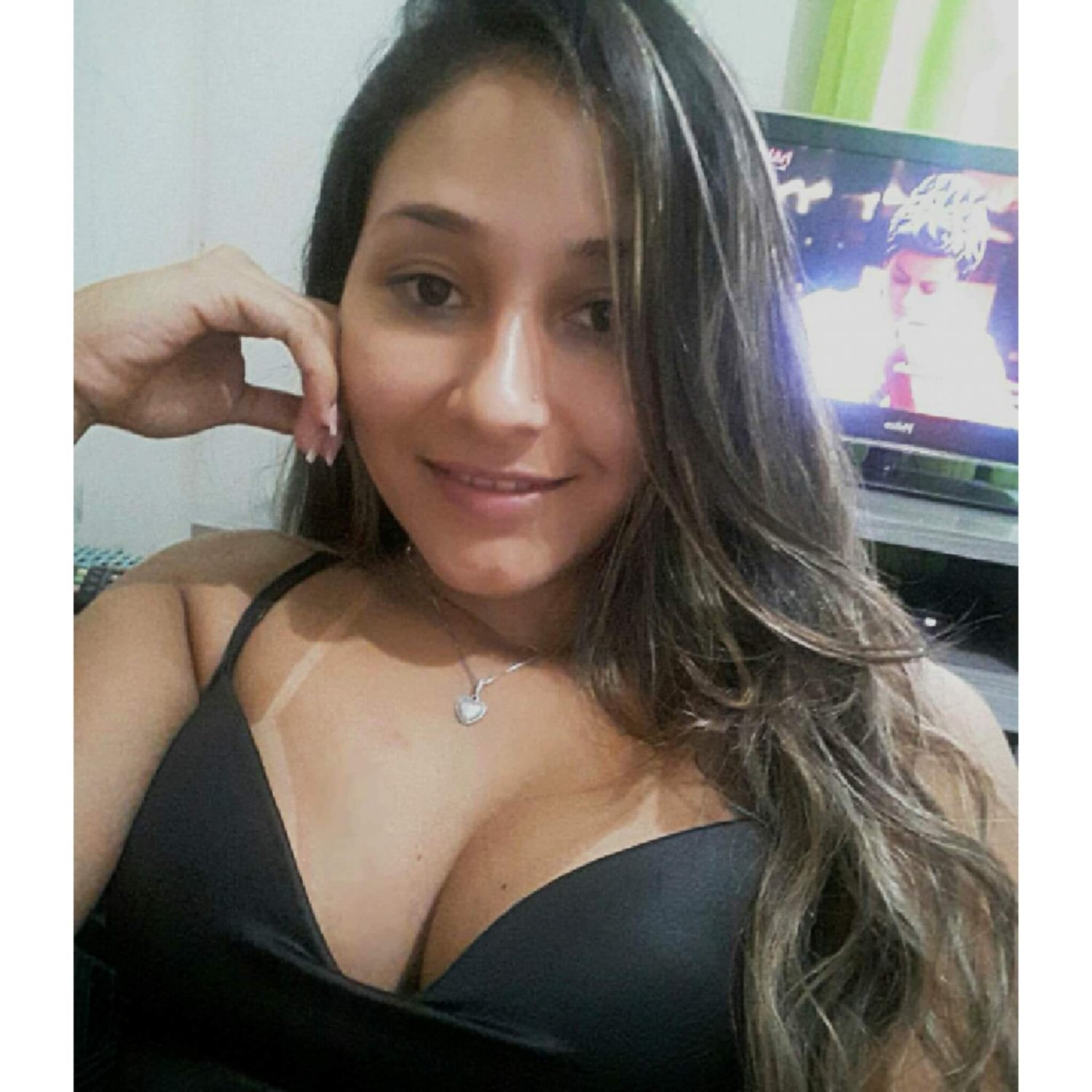 Loira mostrando o peitinho #a2PqX9Zi