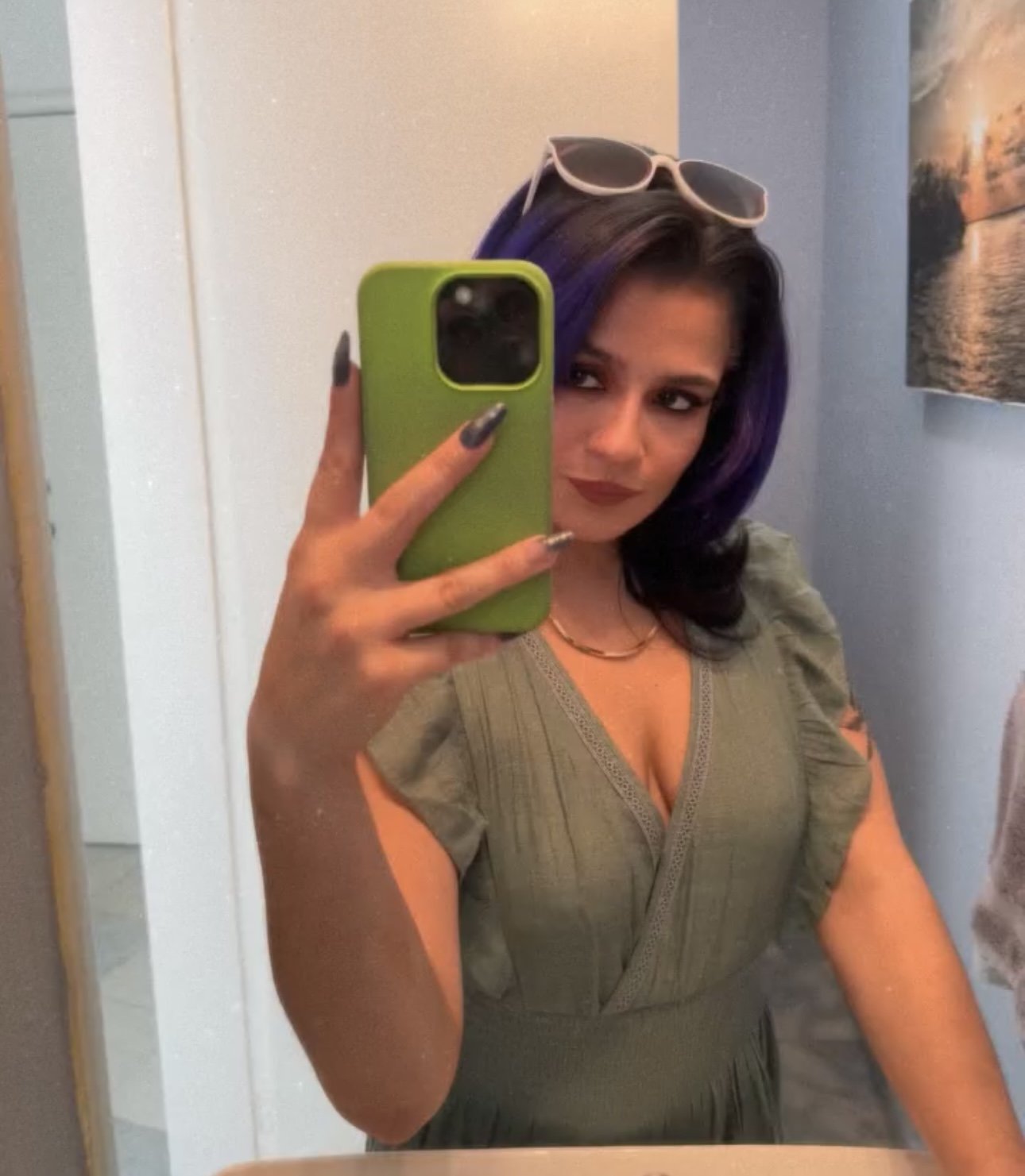 Someone trib this sexy goth slut #AaDHSBC8