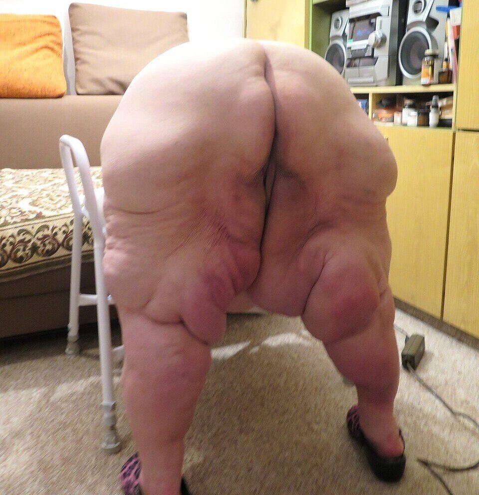 Mowed her grass, then i mowed her ass. Granny‼️ #AdT5HyYb
