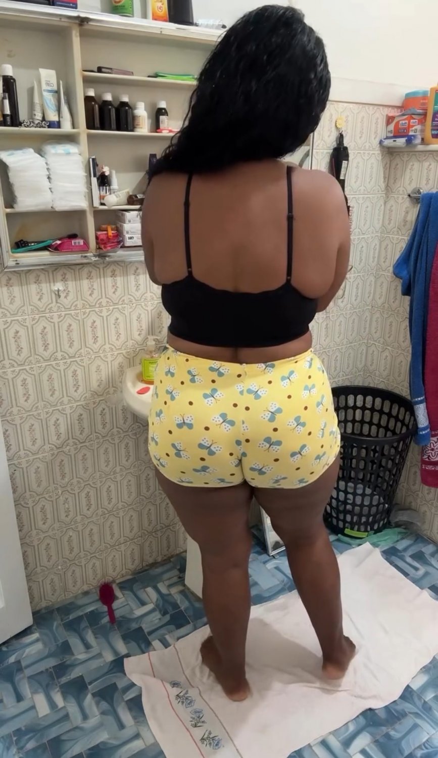 Dona de casa gostosa rabao e bucetao marcando #af7yEHyB