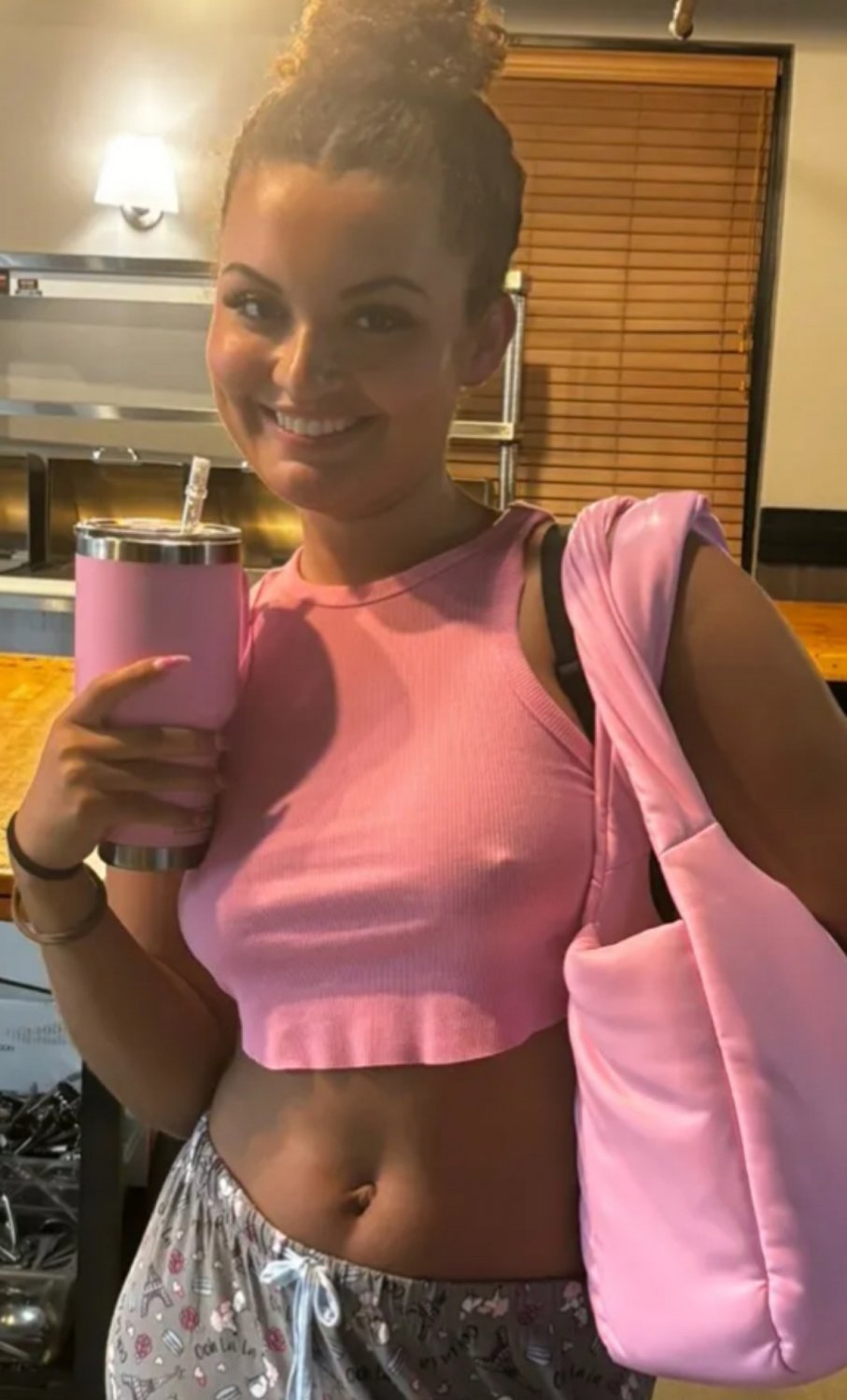 Look at this slut endy she’s got some nice tits Kik appexasian for same treatment #am2qspu2