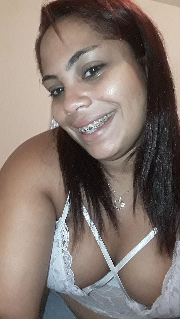 Morena safada trepando com dois. Quem é o oficial? #AqcF7X9Y