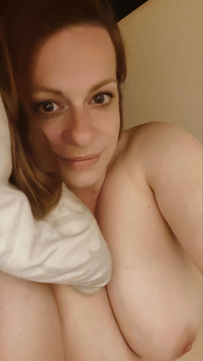 Redhead with huge natural tits #AtBAI6nN