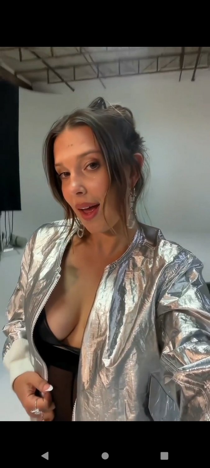 auxomp3z Finalmente ela fez ensaios sexuais ou filme porno.eu não tô acreditando que esse dia chegou #aUXOmp3Z