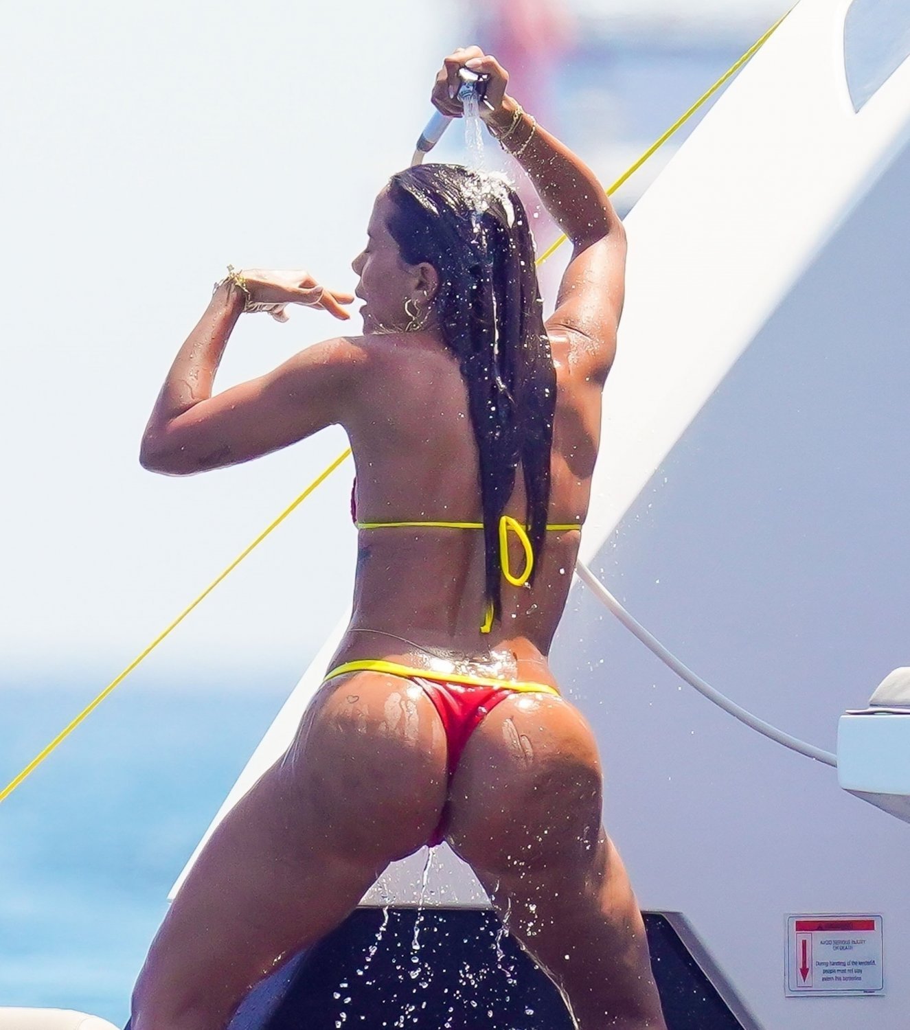 anitta P U T A é Pouco #AvYrRCyZ